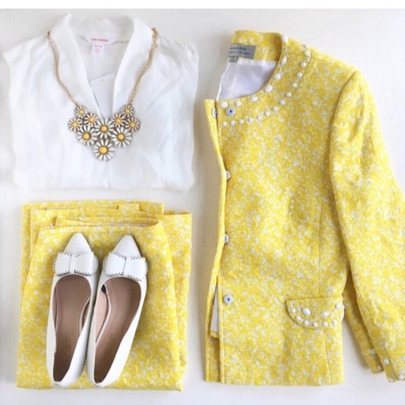 Tahari Jackets & Blazers - ⚡️FLASH SALE⚡️Tahari Blazer - Yellow & White